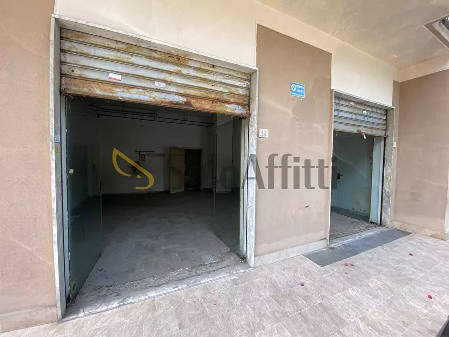 Immagine 8 di Locale commerciale in affitto  in Via Sud Piazza d'Armi 40 a Caserta