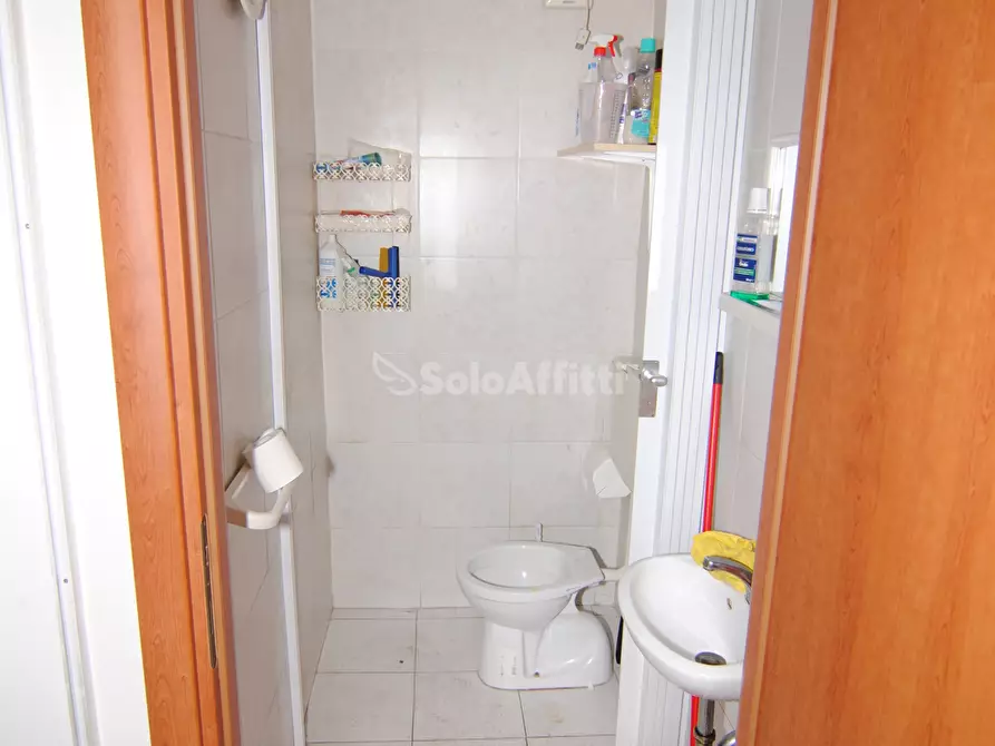 Immagine 4 di Locale commerciale in affitto  a Livorno