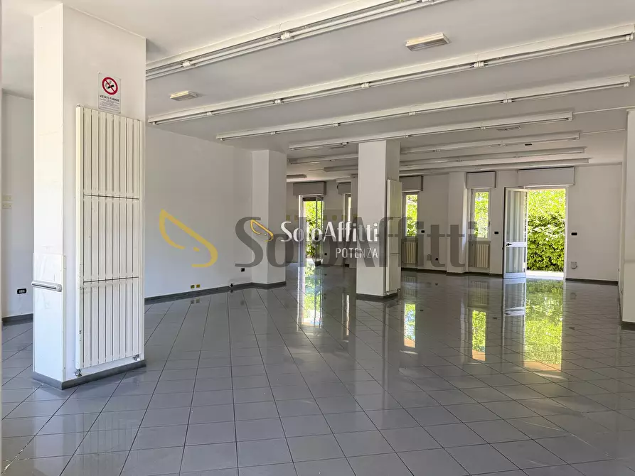 Immagine 8 di Locale commerciale in affitto  in Via Parigi 44, 46 a Potenza
