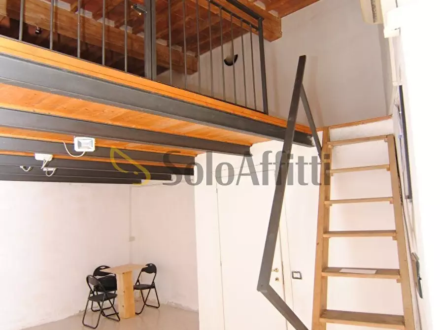 Immagine 4 di Locale commerciale in affitto  a Livorno