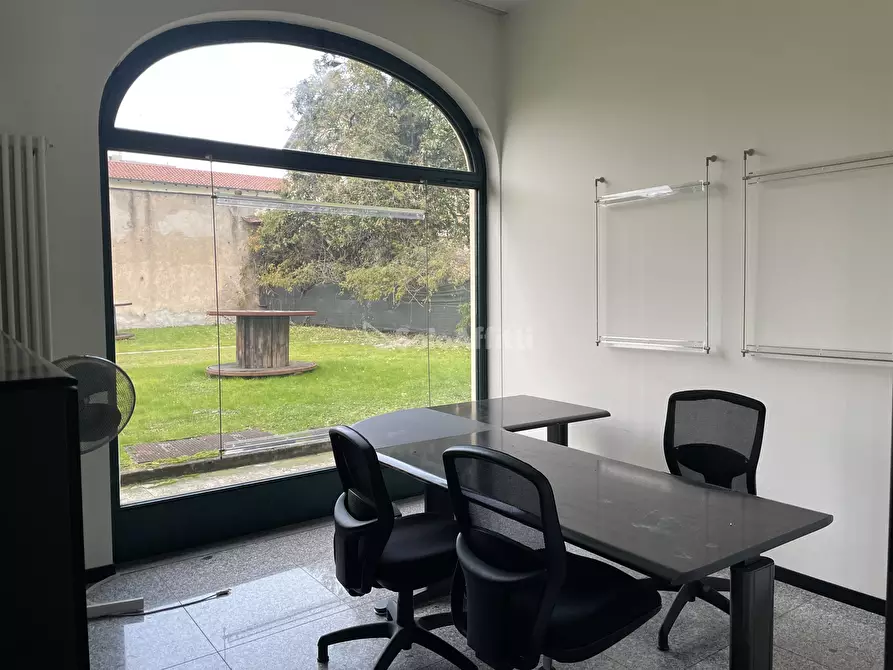 Immagine 39 di Locale commerciale in affitto  in Piazza Baracca 18 a Buscate