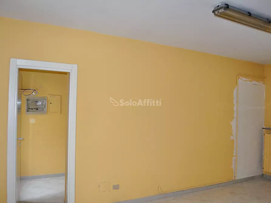 Immagine 3 di Locale commerciale in affitto  in Via Fratelli Rosselli 7 a Settimo Torinese