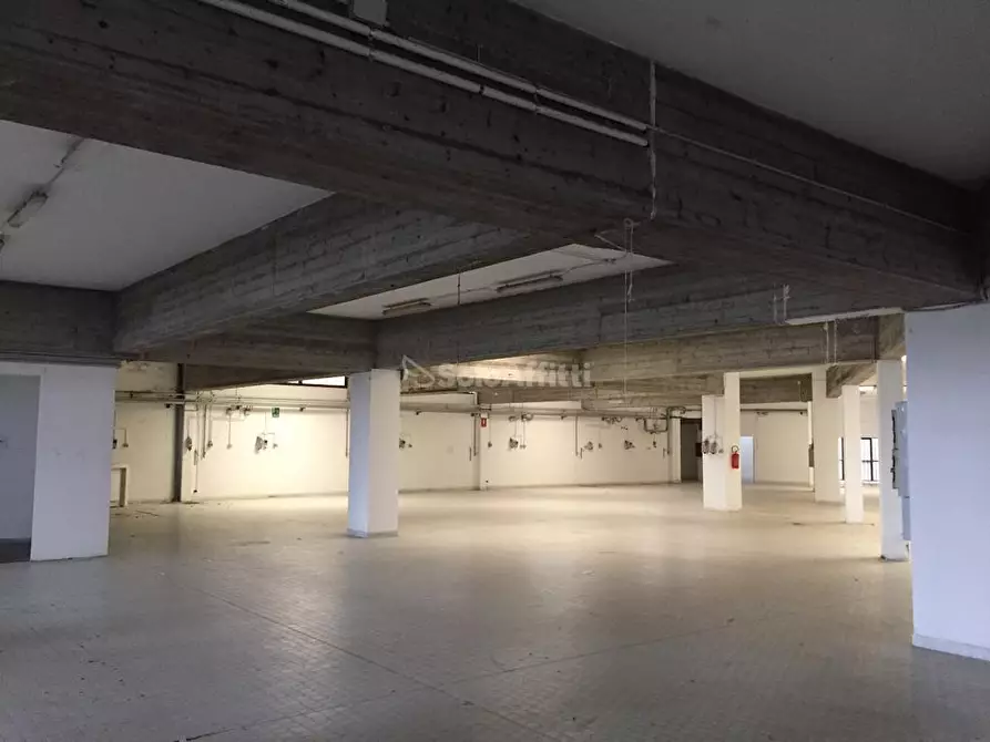 Immagine 7 di Locale commerciale in affitto  in Strada Cambiano 220 a Chieri