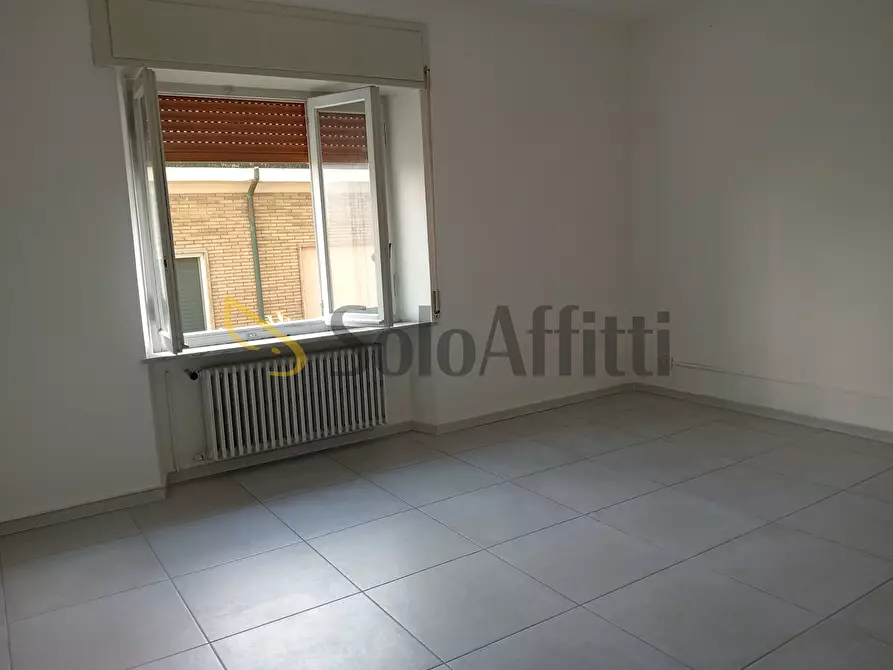 Immagine 15 di Ufficio in affitto  a Falconara Marittima