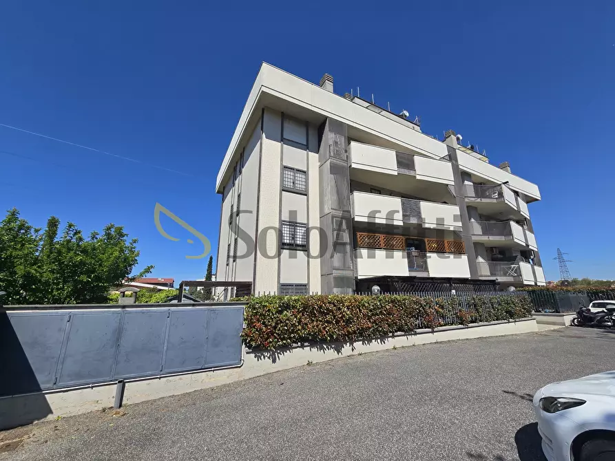 Immagine 1 di Trilocale in affitto  in Via Carmine Calò 18 a Roma