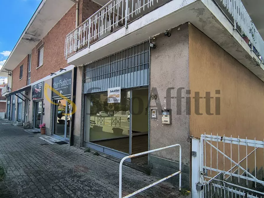 Immagine 2 di Locale commerciale in affitto  in Via Carignano a Rivalta Di Torino