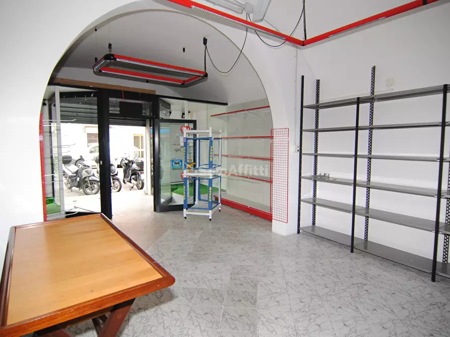 Immagine 3 di Locale commerciale in affitto  a Livorno