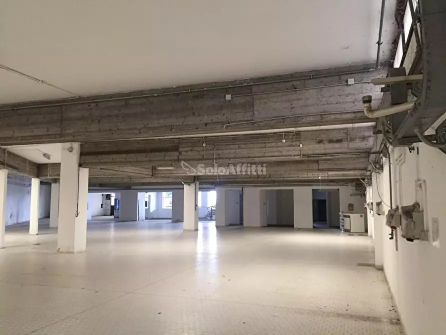 Immagine 15 di Locale commerciale in affitto  in Strada Cambiano 220 a Chieri