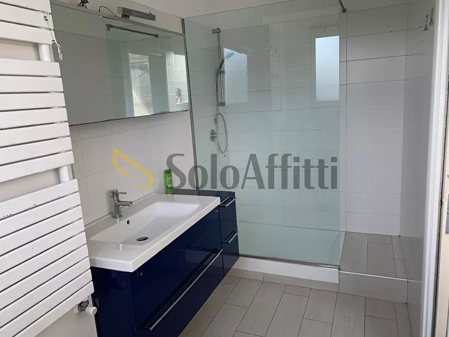 Immagine 11 di Bilocale in affitto  in Via Crescentino 30 a Torino