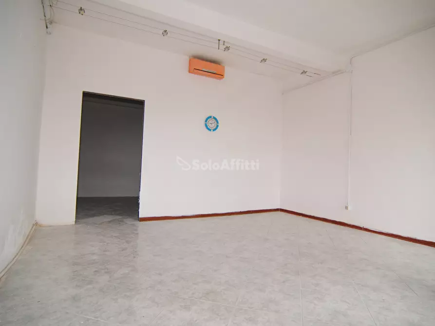 Immagine 3 di Locale commerciale in affitto  a Livorno