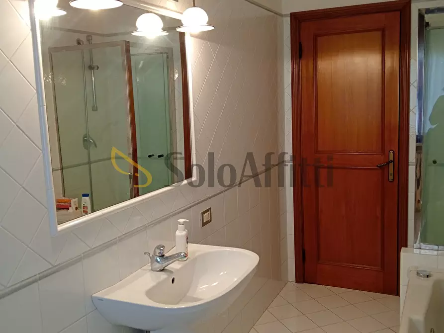 Immagine 11 di Trilocale in affitto  a Falconara Marittima