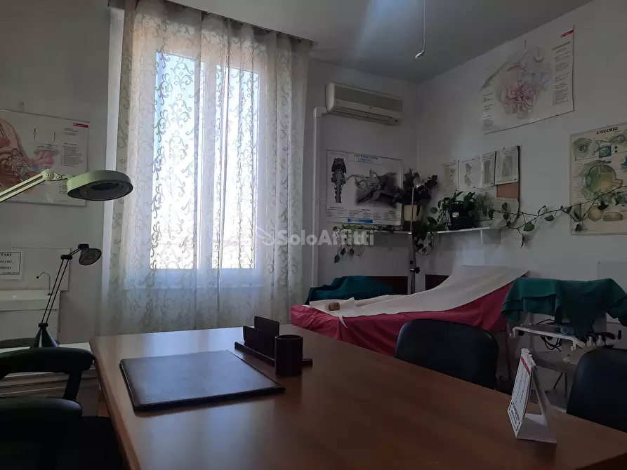 Immagine 5 di Ufficio in affitto  a Livorno