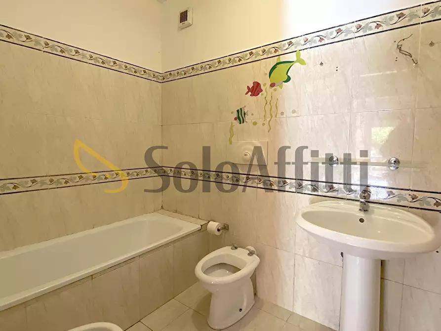 Immagine 16 di Trilocale in affitto  in Via Erminio Macario 60 a Roma