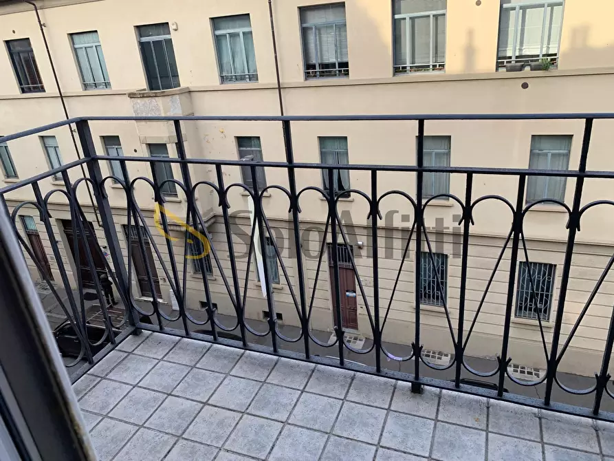 Immagine 16 di Bilocale in affitto  in Via Crescentino 30 a Torino