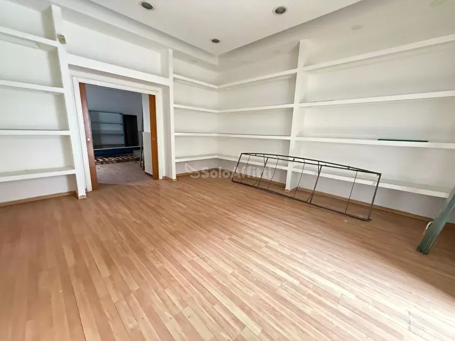 Immagine 5 di Locale commerciale in affitto  in Via Giulio Antonio Acquaviva 226 a Caserta