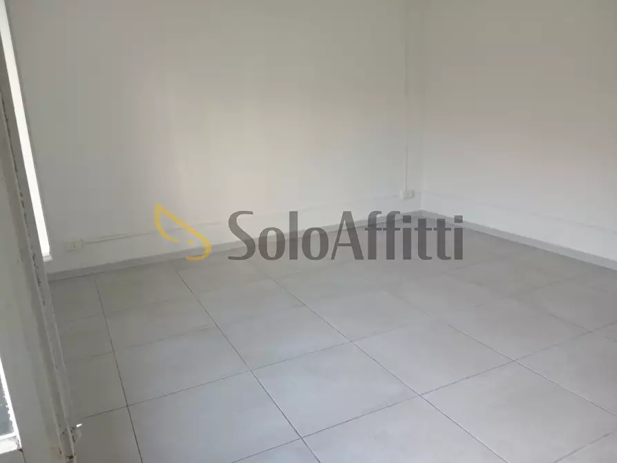 Immagine 17 di Ufficio in affitto  a Falconara Marittima