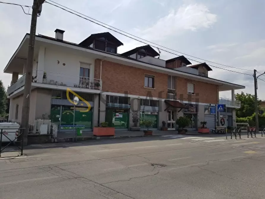 Immagine 6 di Locale commerciale in affitto  in Via Carignano a Rivalta Di Torino