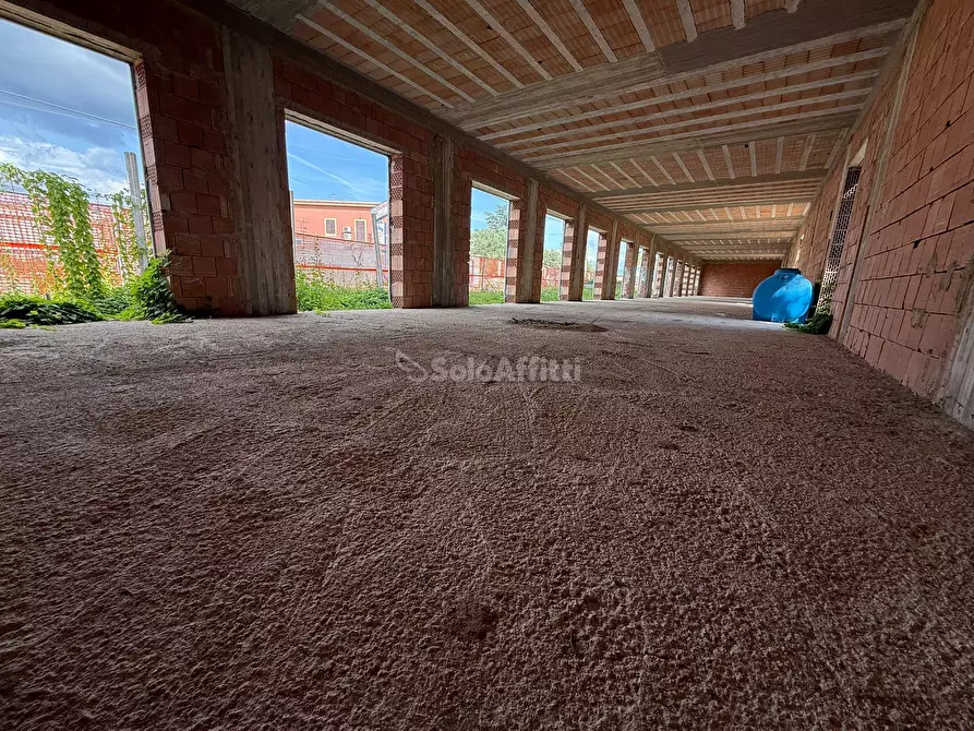 Immagine 7 di Locale commerciale in affitto  in Via Appia 198 a San Nicola La Strada