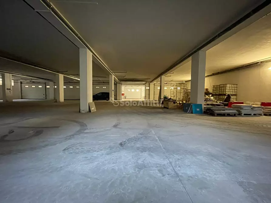 Immagine 2 di Magazzino in affitto  a Maddaloni