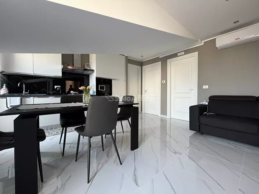 Immagine 10 di Attico in affitto  a Catanzaro