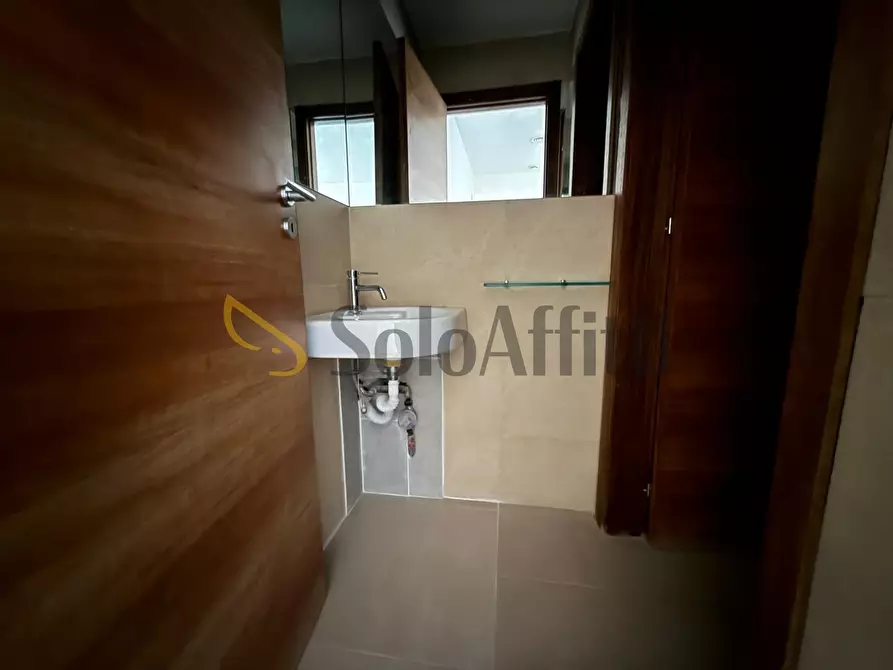 Immagine 11 di Locale commerciale in affitto  in Via Renato Iaselli 11 a Caserta