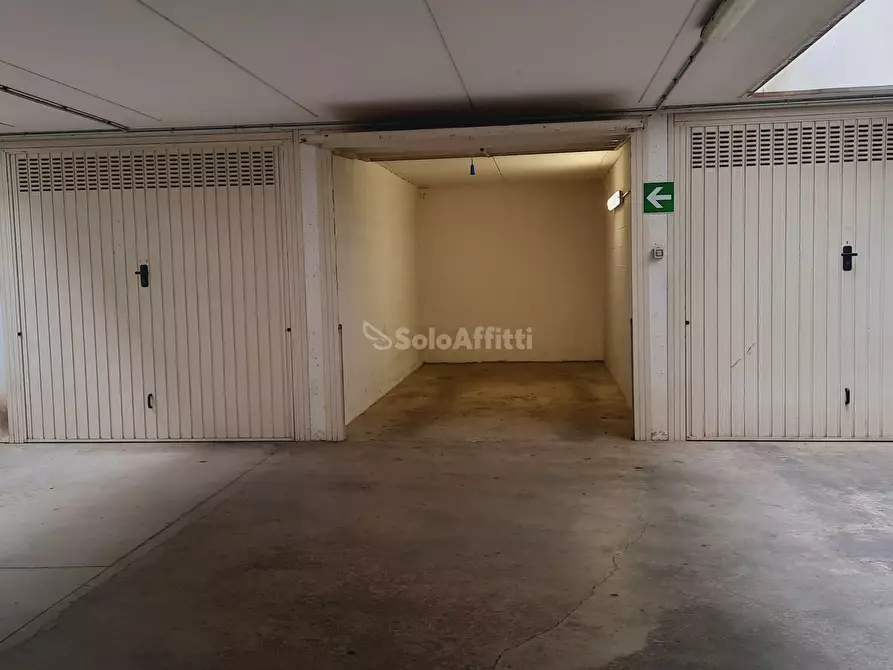 Immagine 11 di Garage in affitto  in Via Solferino 18 a Seregno