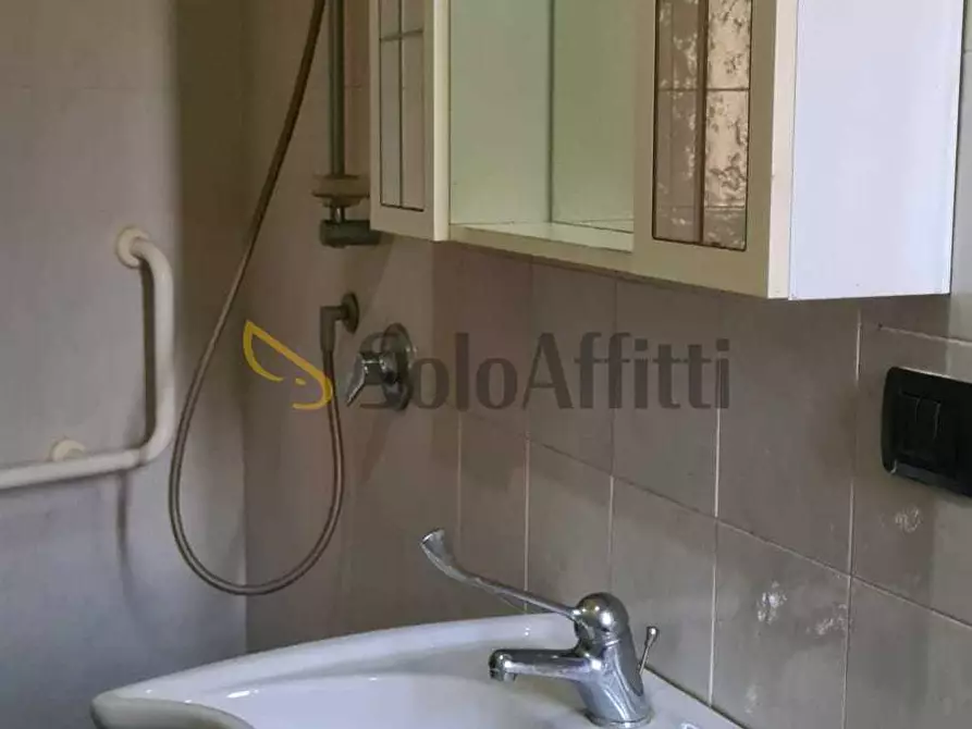 Immagine 19 di Bilocale in affitto  in Strada della Pronda a Torino