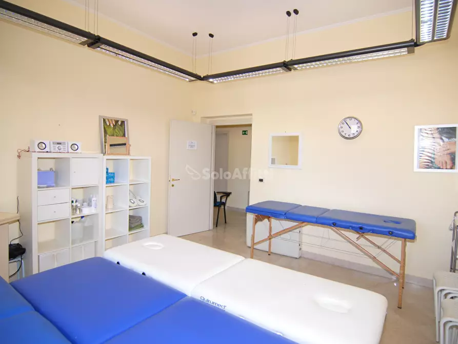 Immagine 5 di Ufficio in affitto  a Livorno