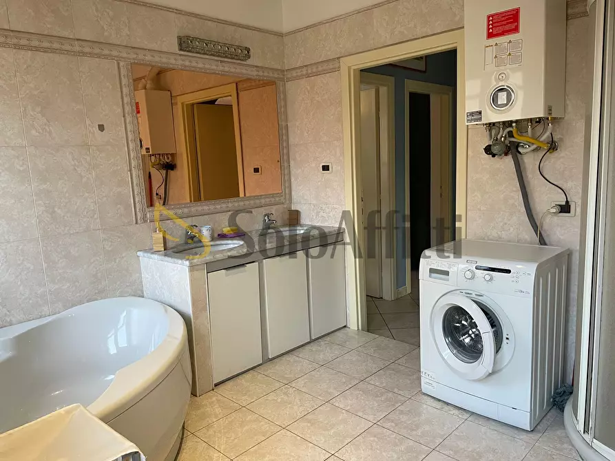 Immagine 29 di Quadrilocale in affitto  in Corso Quintino Sella a Torino