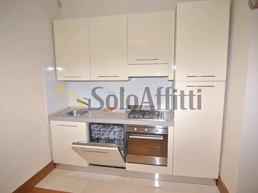 Immagine 11 di Trilocale in affitto  a Livorno