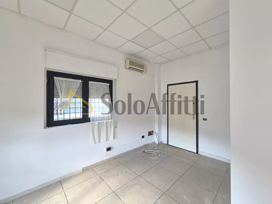 Immagine 4 di Locale commerciale in affitto  in Viale Emilia 72 a Catanzaro