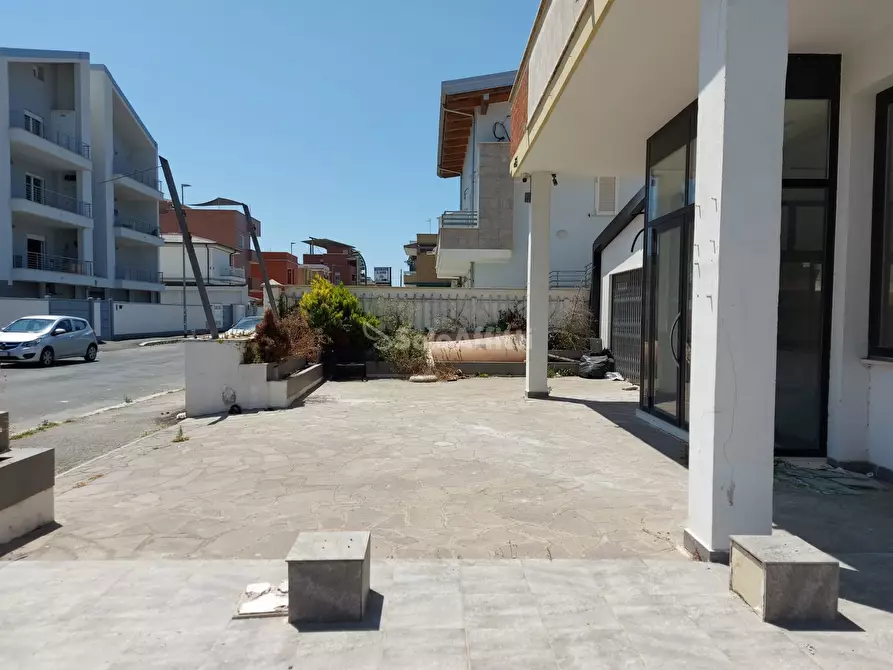 Immagine 3 di Locale commerciale in affitto  in Viale della Pesca a Fiumicino