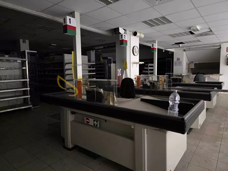 Immagine 3 di Locale commerciale in affitto  in Via Mario Pellegrini a Vignola