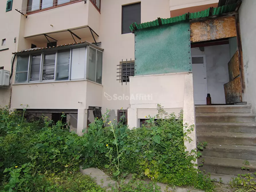 Immagine 10 di Locale commerciale in affitto  a Livorno