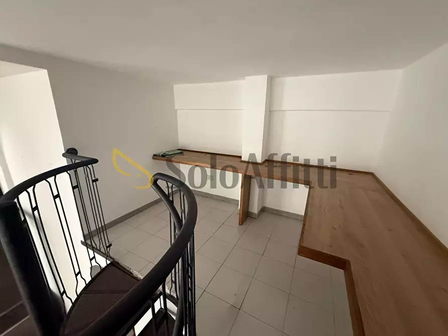 Immagine 12 di Locale commerciale in affitto  in via Colombo 24 a Caserta