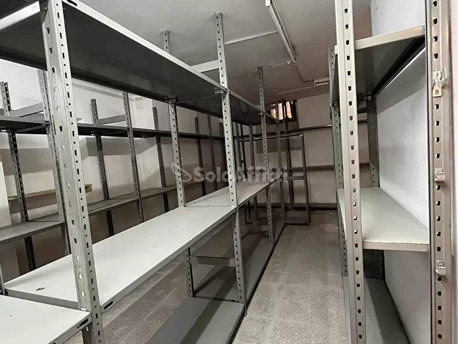 Immagine 18 di Locale commerciale in affitto  in Via Pretoria a Potenza