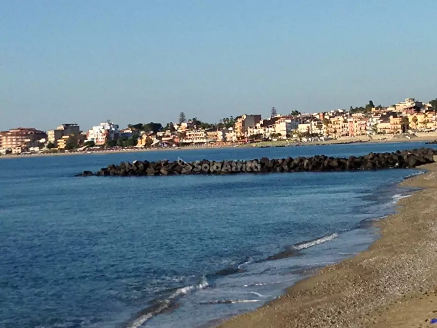 Immagine 1 di Trilocale in affitto  in Via Jannuzzo 31/b a Giardini-Naxos