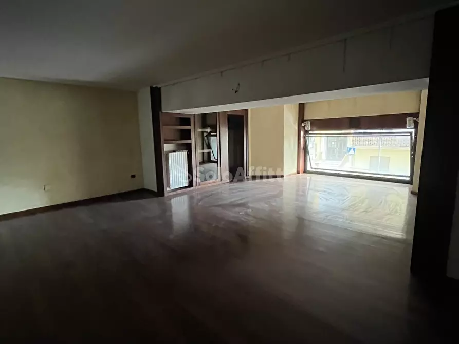 Immagine 9 di Locale commerciale in affitto  in Via Nicola Vaccaro a Potenza