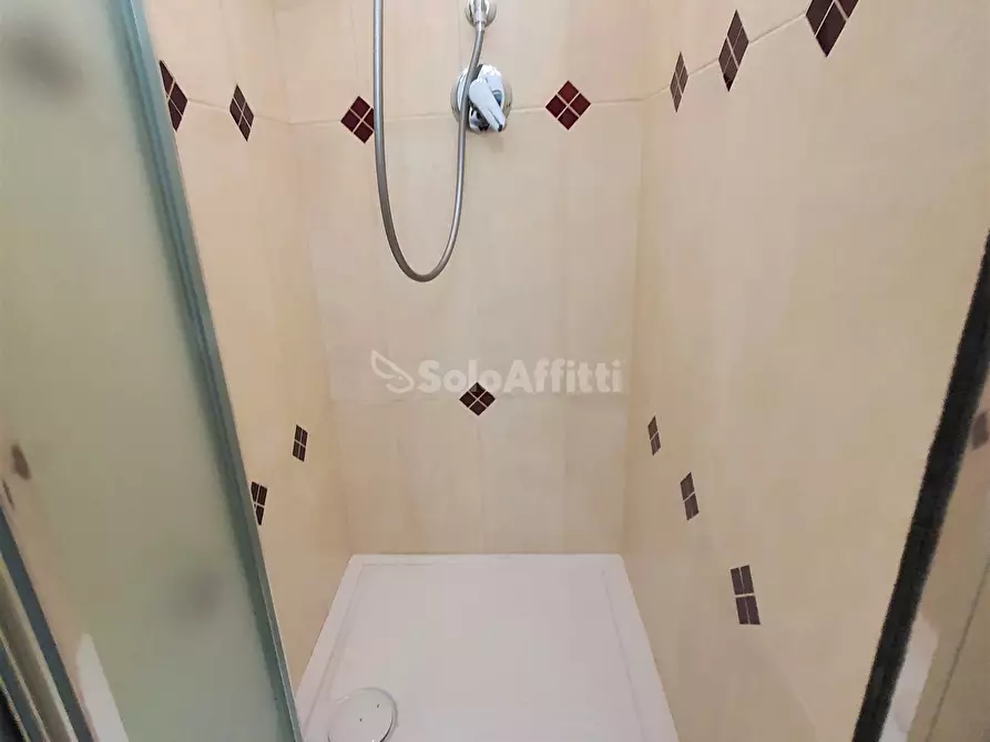 Immagine 8 di Stanza singola in affitto  a Catanzaro