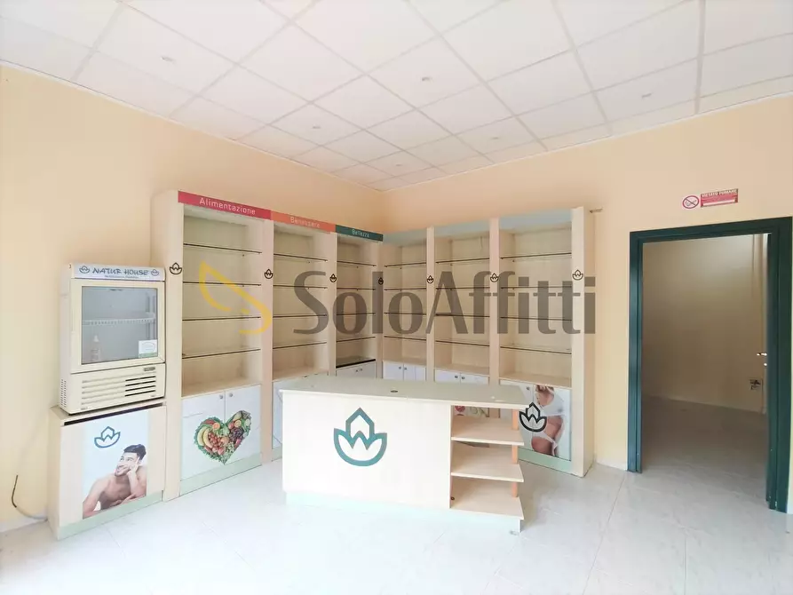 Immagine 1 di Locale commerciale in affitto  in Via della Pisana a Roma