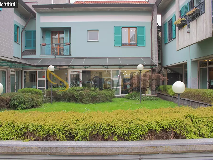 Immagine 14 di Locale commerciale in affitto  in Via G. Garibaldi 184 a Desio