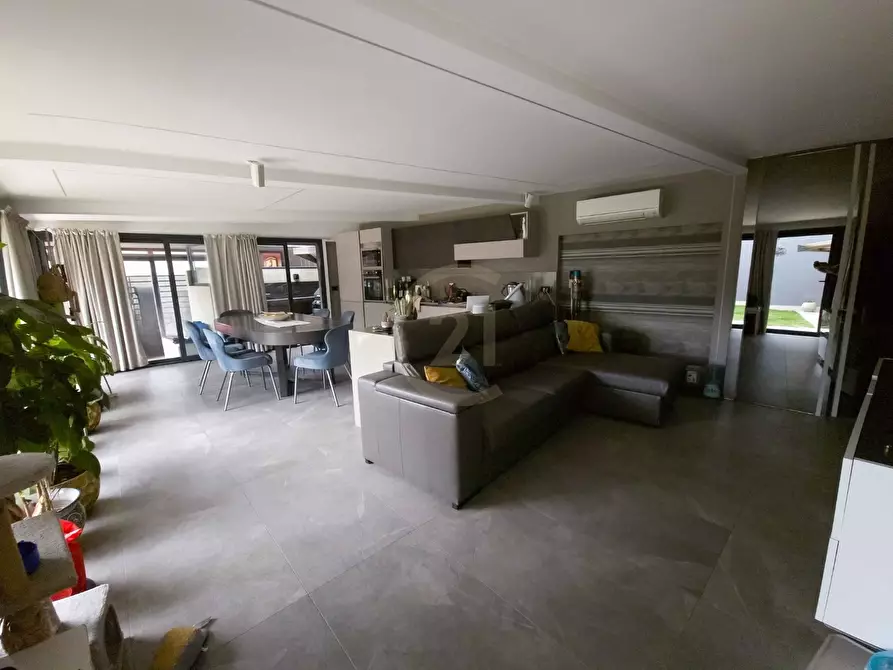 Immagine 38 di Villa in vendita  a Mascalucia