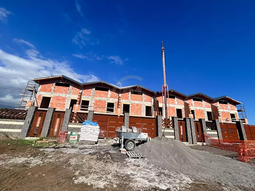 Immagine 2 di Villa in vendita  a San Giovanni La Punta