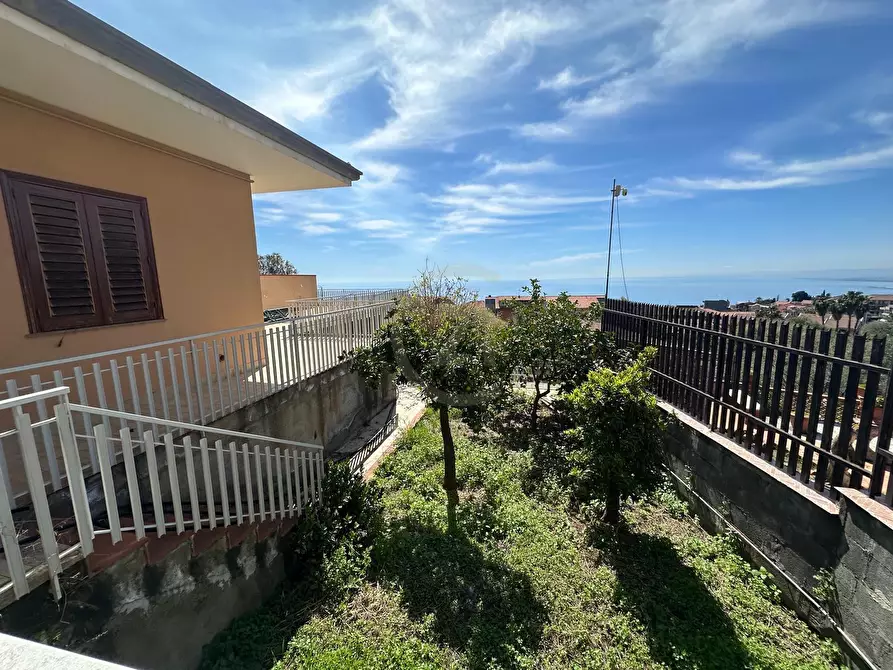 Immagine 15 di Casa indipendente in vendita  a Aci Castello