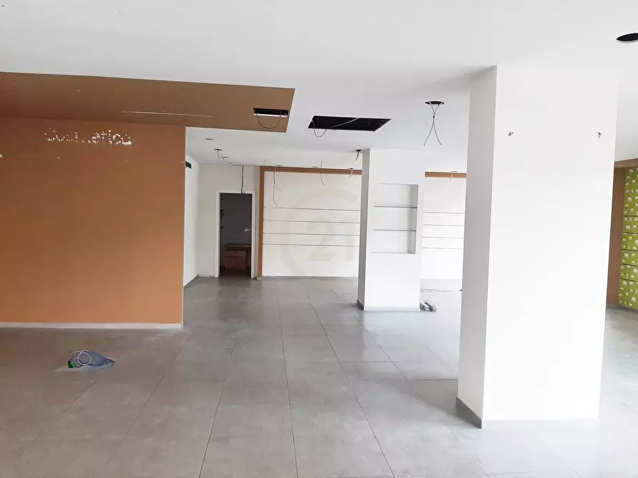 Immagine 7 di Locale commerciale in affitto  a Mascalucia