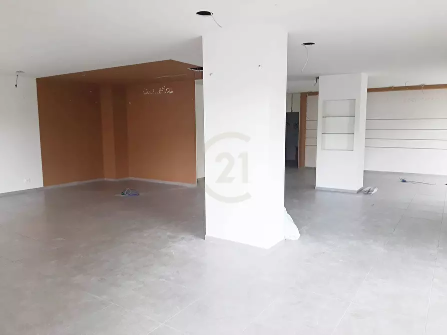 Immagine 5 di Locale commerciale in affitto  a Mascalucia