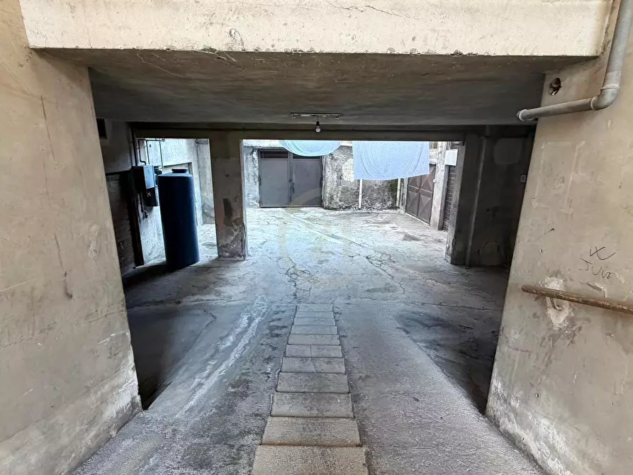 Immagine 8 di Garage in vendita  a Mascalucia