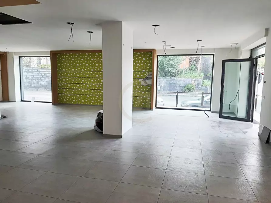 Immagine 2 di Locale commerciale in affitto  a Mascalucia