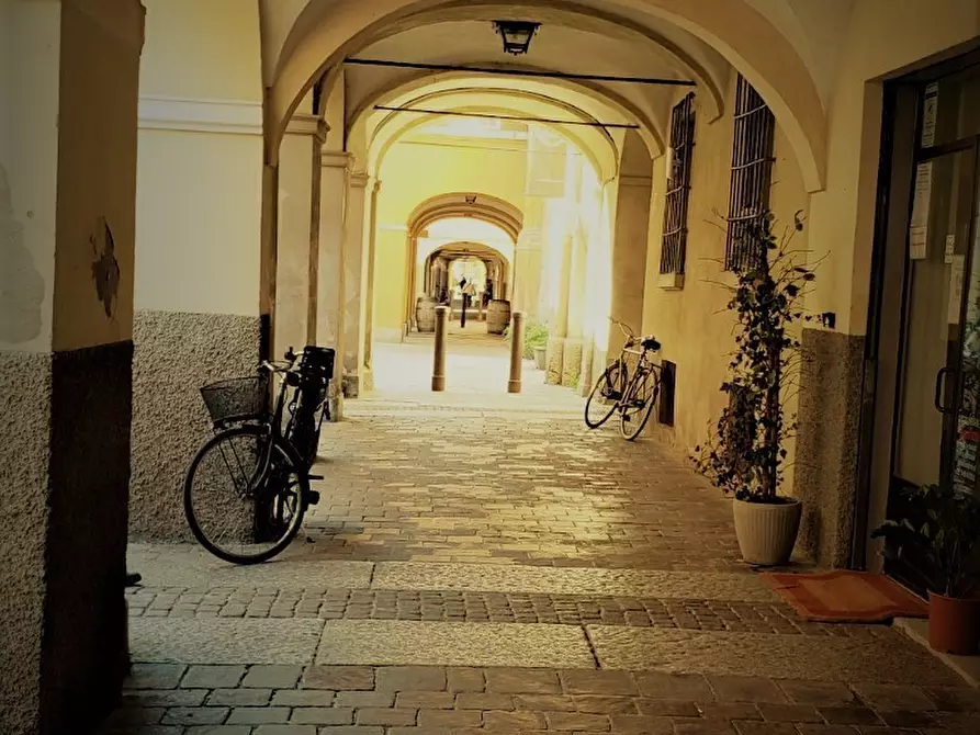 Immagine 2 di Locale commerciale in affitto  in Borgo delle Colonne a Parma