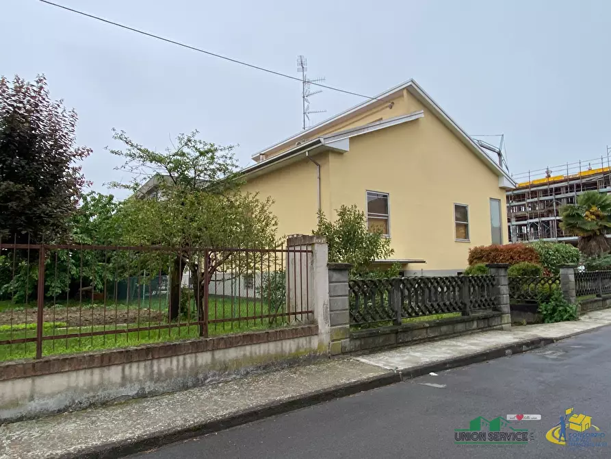 Immagine 2 di Villa in vendita  in Via Piave 1 a Noceto